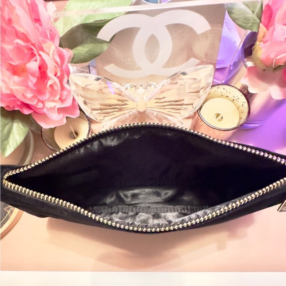 Black Velvet Gucci Beauty Makeup Bag - Picture 3 of 5